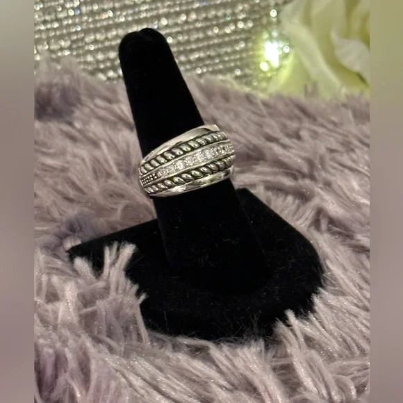 ๐ฅ LIA SOPHIA.One of their most gorgeous rings w/Crystals & Rope detailing.Size 8 - Picture 8 of 12